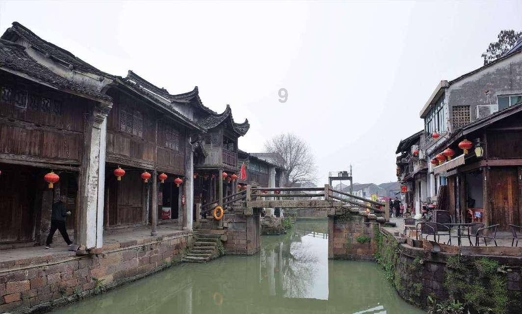 逃离废墟镇